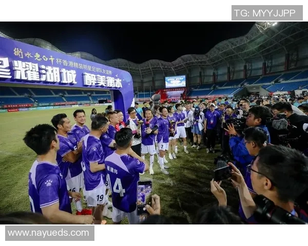 如何巧妙修饰足球明星合照让照片更具魅力与专业感